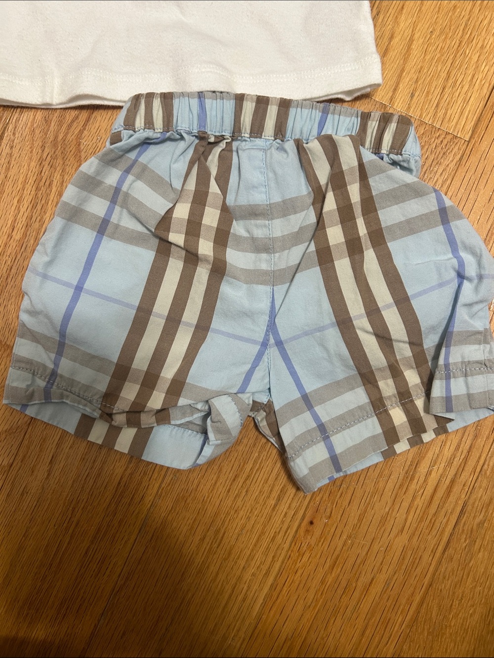 Authentic Burberry Baby Two-Piece Set with Blue Plaid Shorts - Picture 4 of 5
